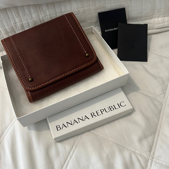 Banana Republic pebble leather trifold wallet NWT in box - Picture 4 of 11